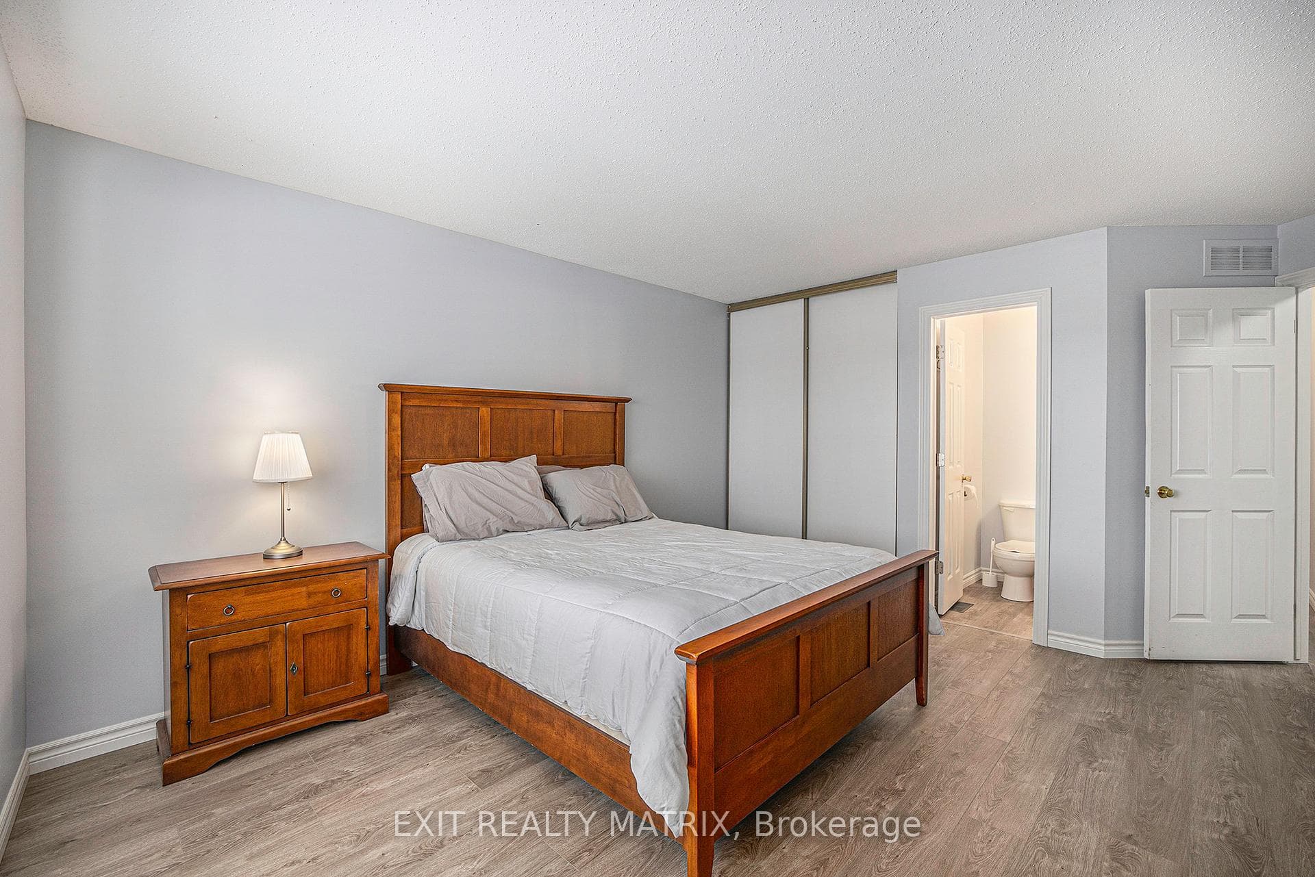 24 Oakhaven Private photo 11