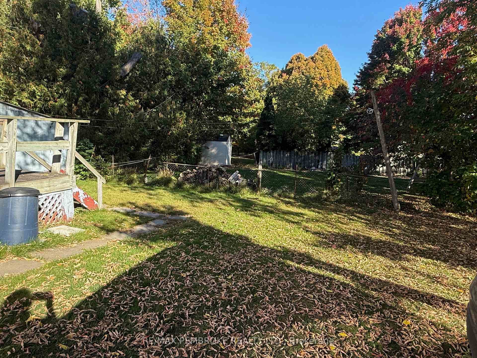 349 Esther Street photo 12
