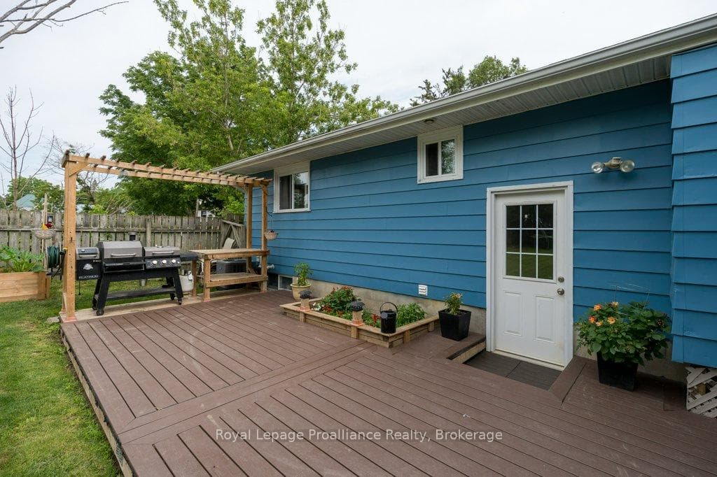 92 Wallbridge Crescent photo 3