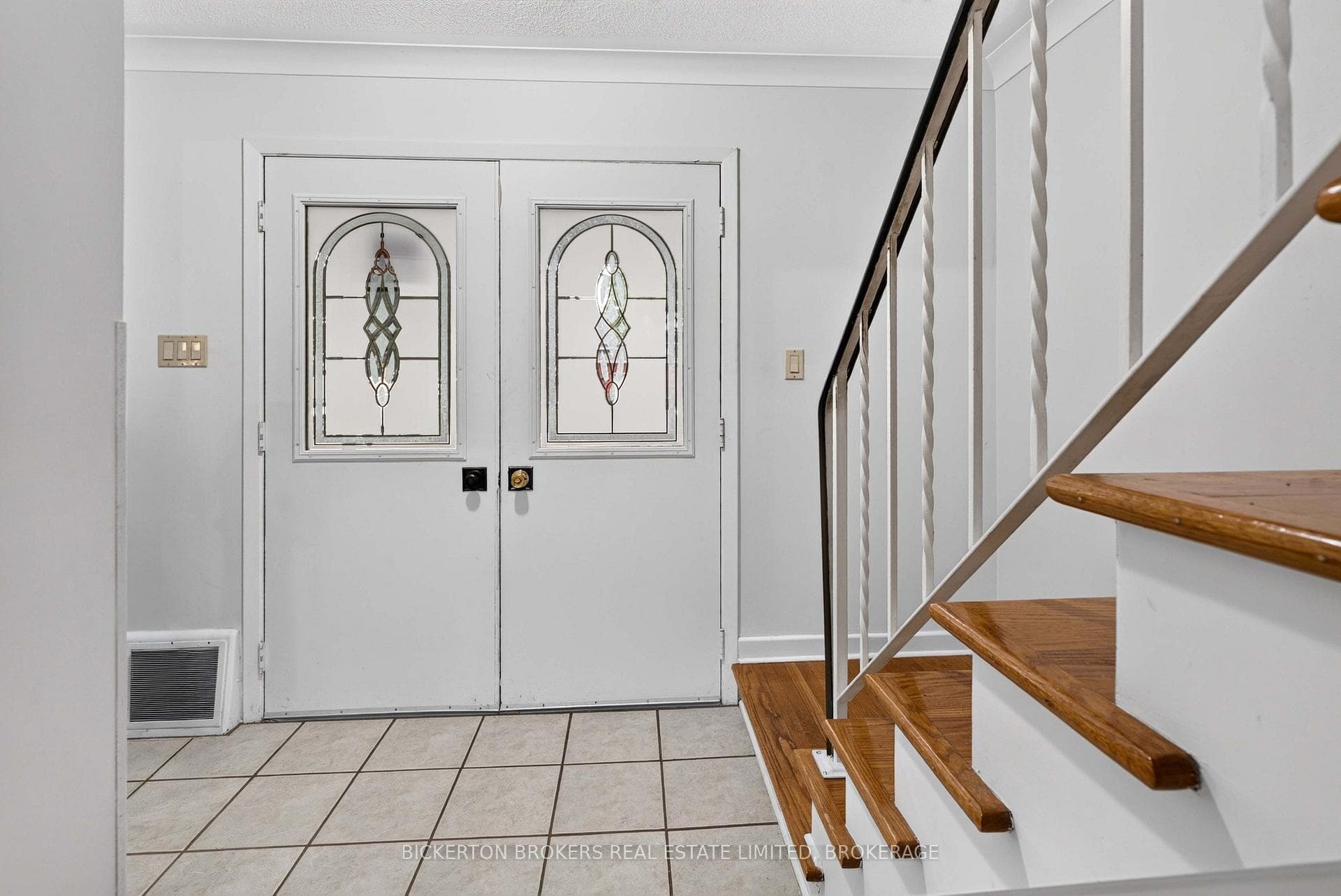 160 Elmwood Drive photo 12
