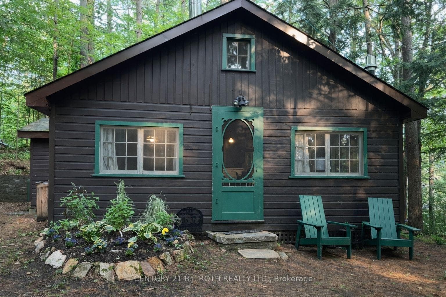 Charming cottage nestled in among the pines