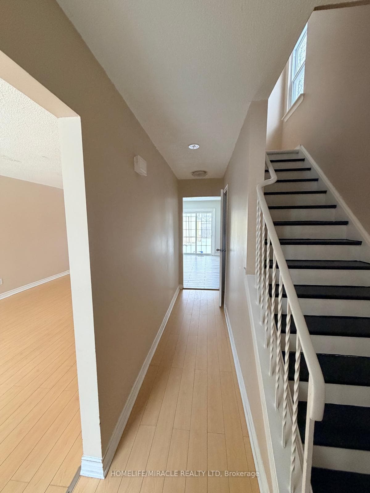 1391 Fenelon Crescent photo 25