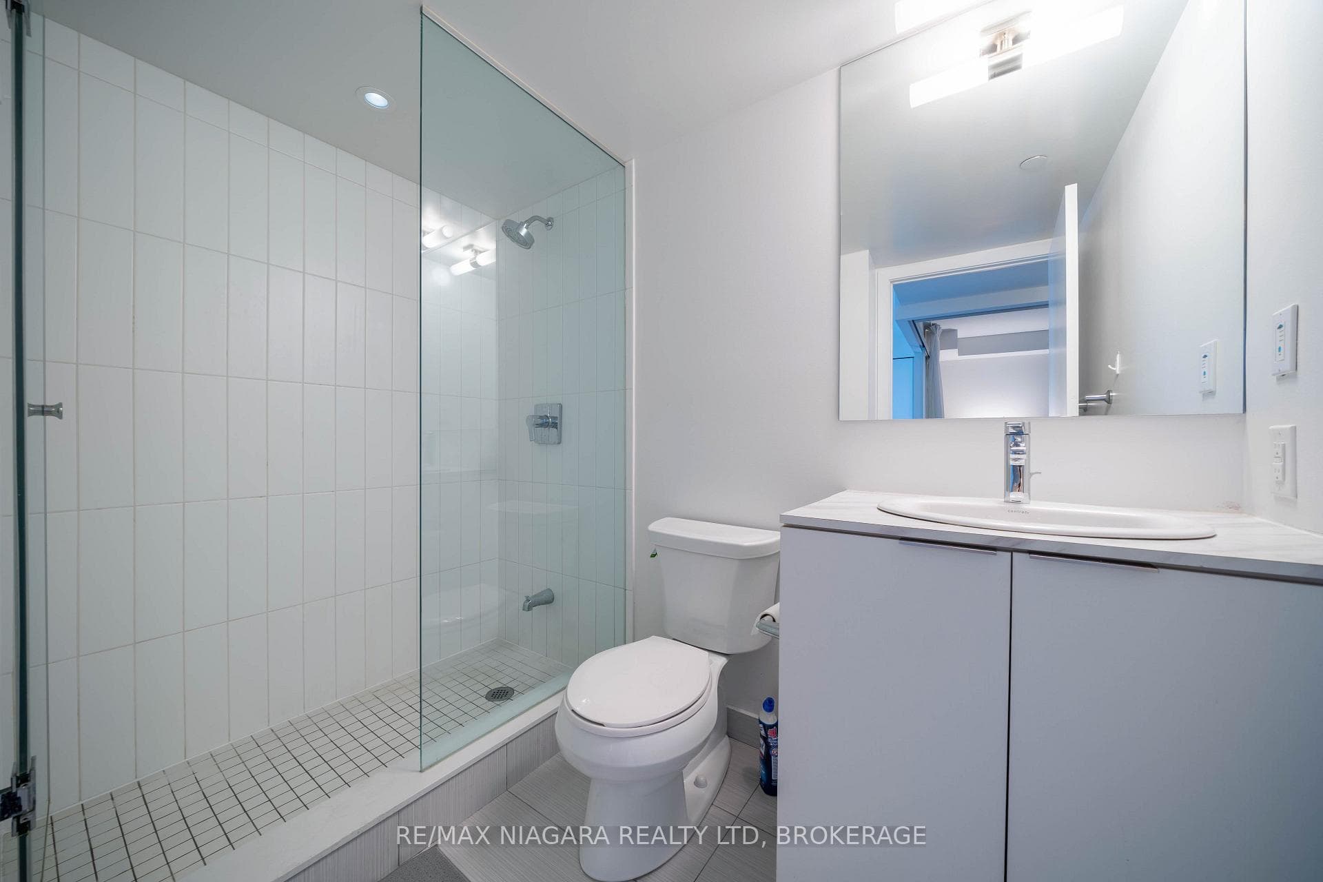 955 Bay Street Unit 2109 photo 22