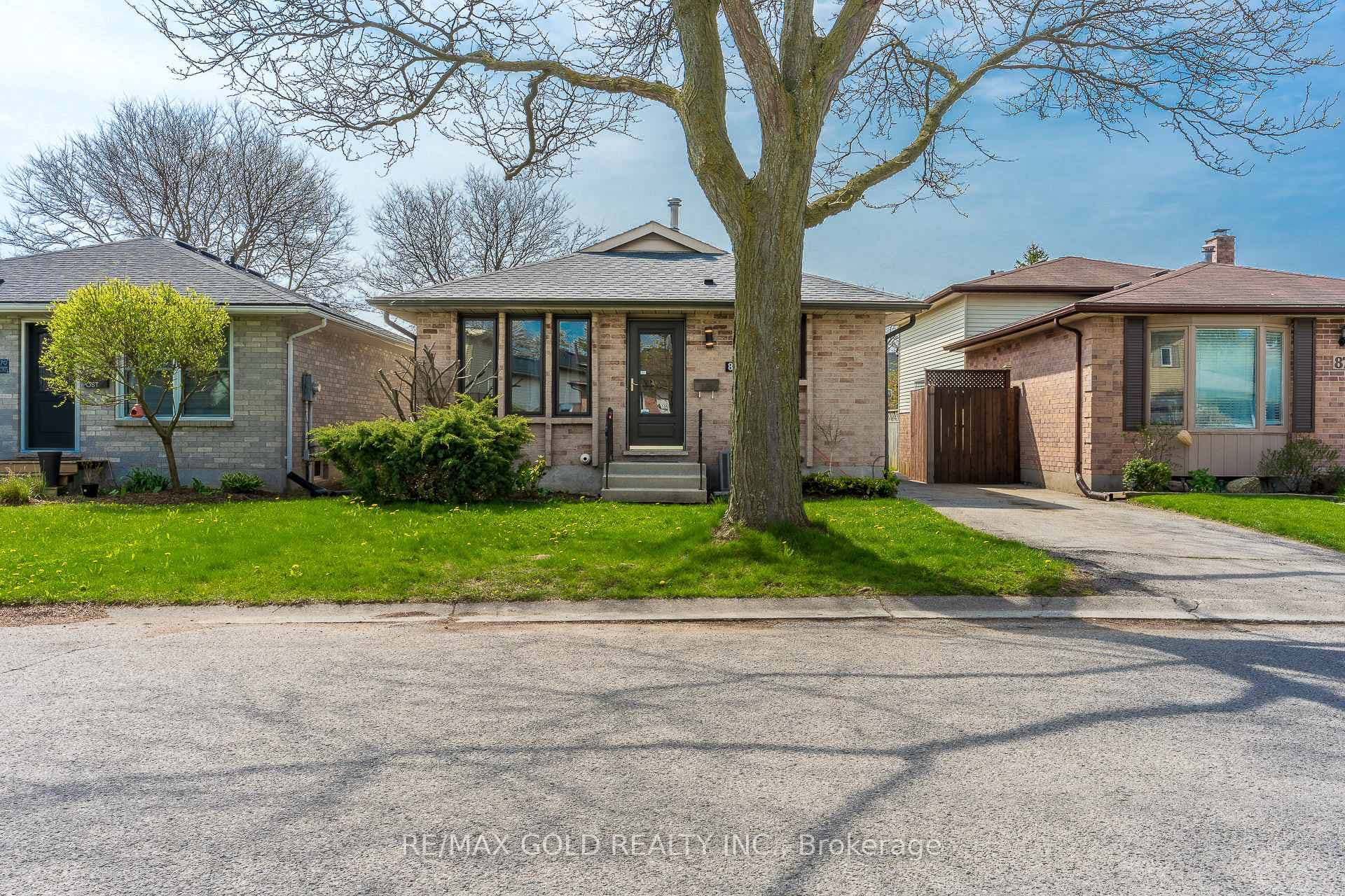 83 Speight Crescent photo 1