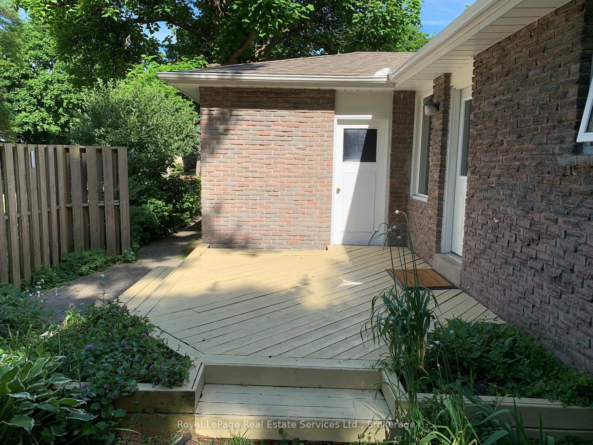 482 MAPLE Avenue photo 19
