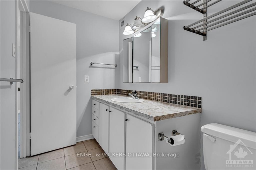 1081 AMBLESIDE Drive Unit 712 photo 18