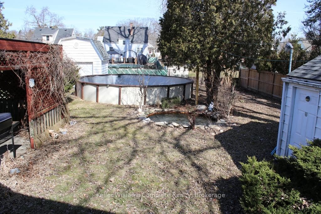 682 Hall Street photo 16