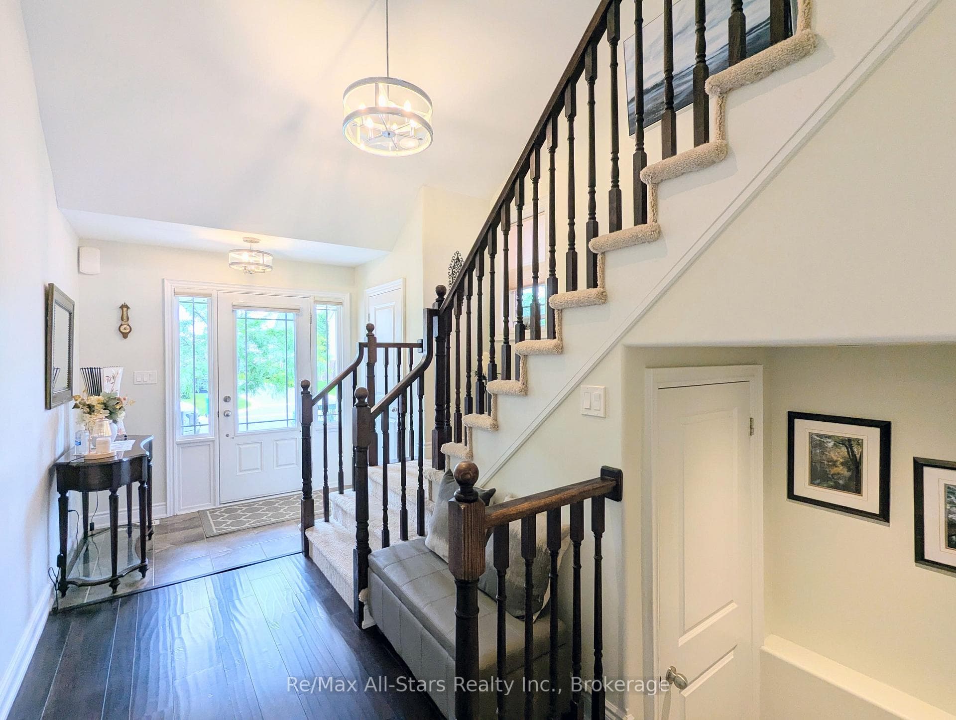 553 Grange Way photo 6
