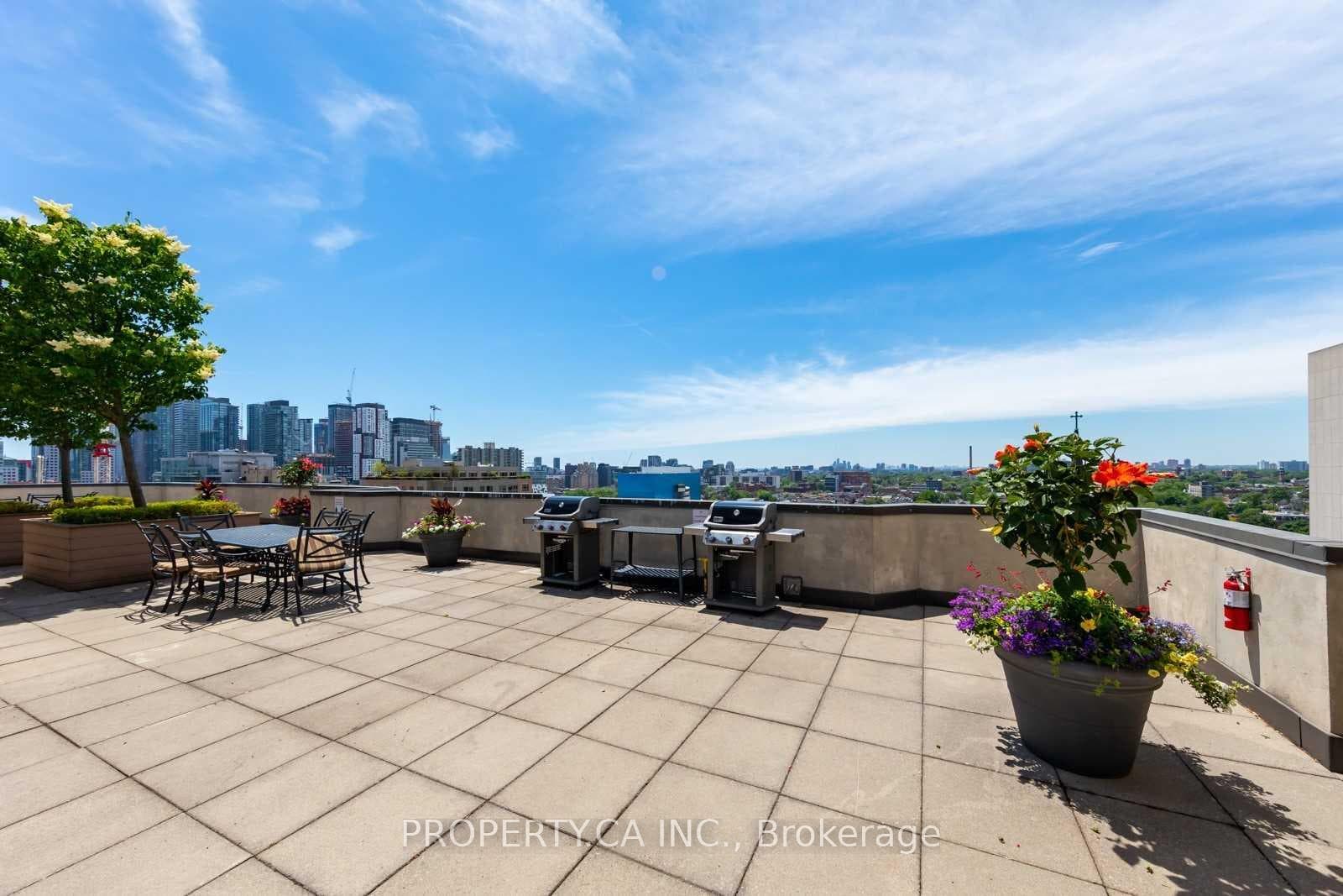 280 Simcoe Street Unit 705A photo 4