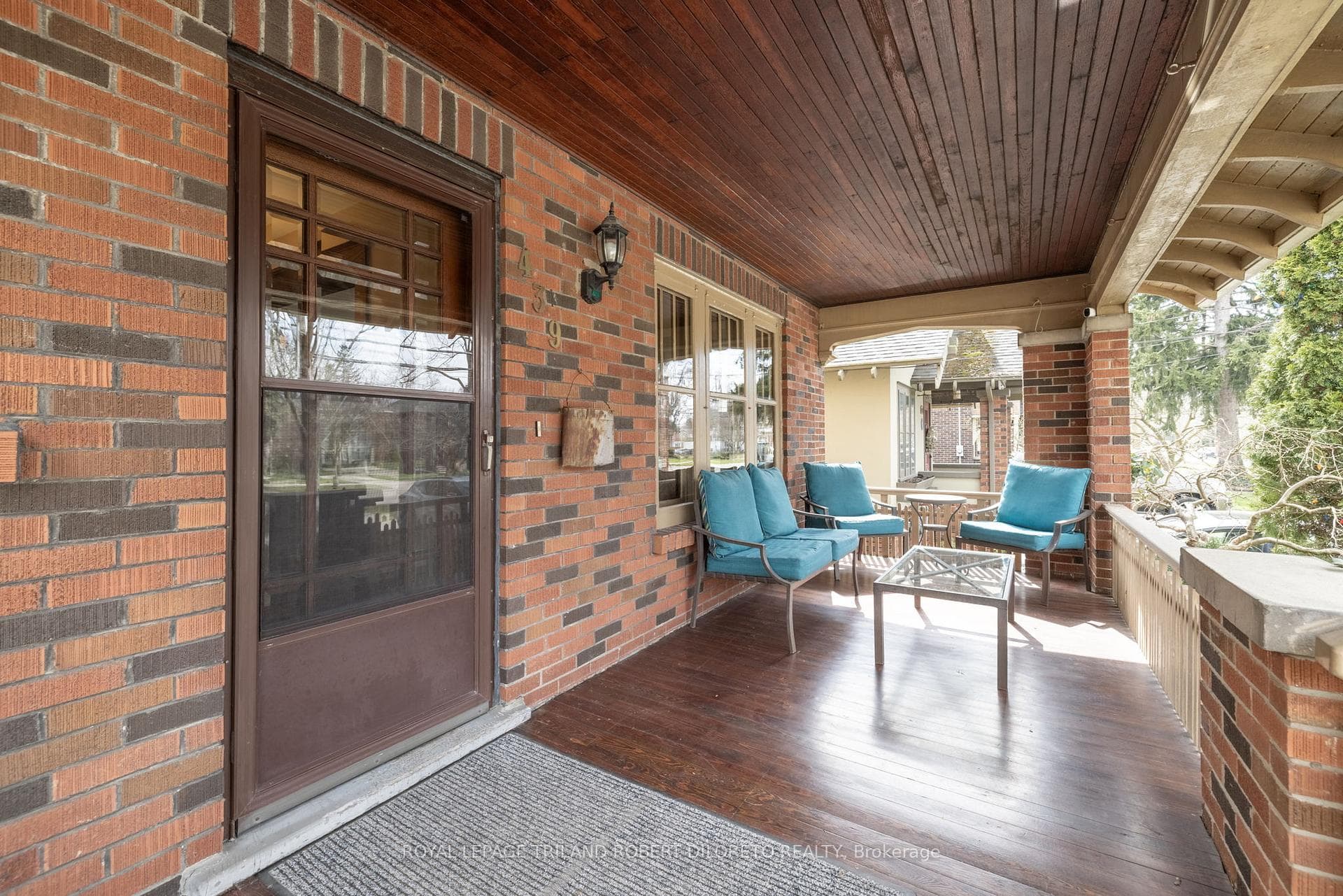 439 Victoria Street photo 2
