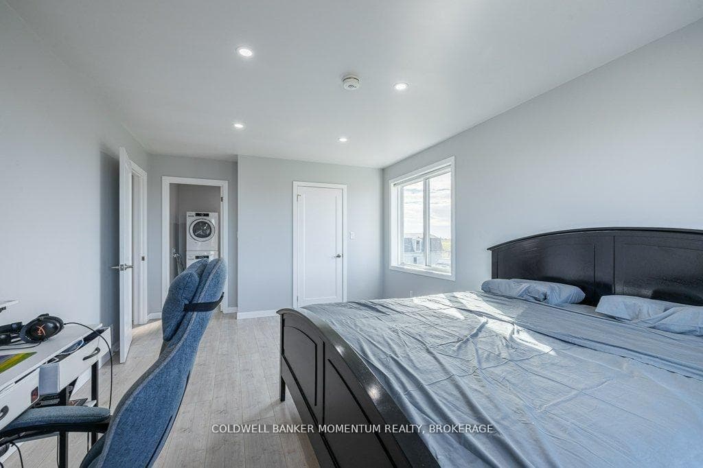 EXTRA LARGE PRIMARY BEDROOM & ENSUITE WITH CLOSET
