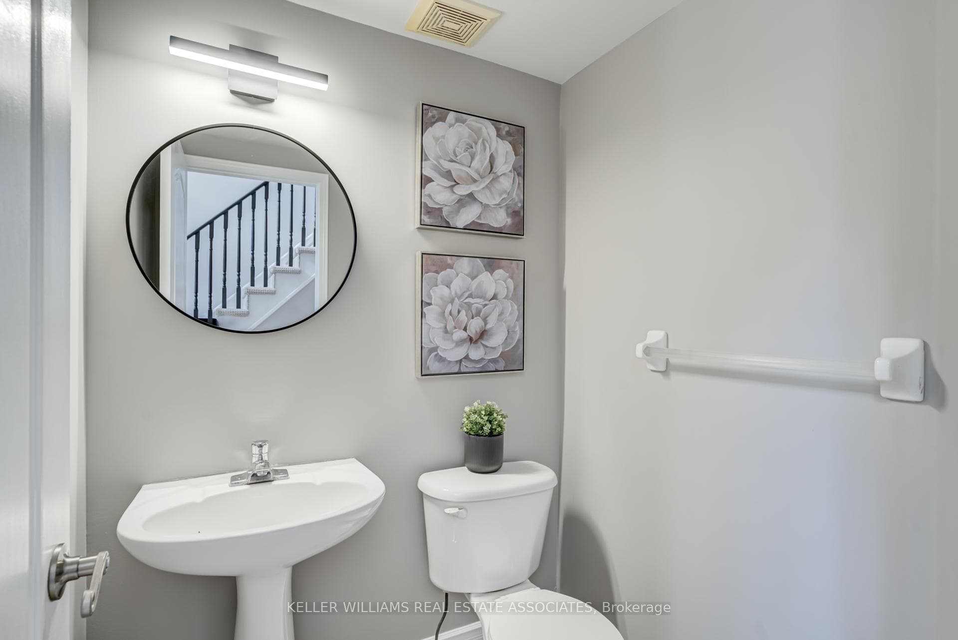 5867 Chalfont Crescent photo 22