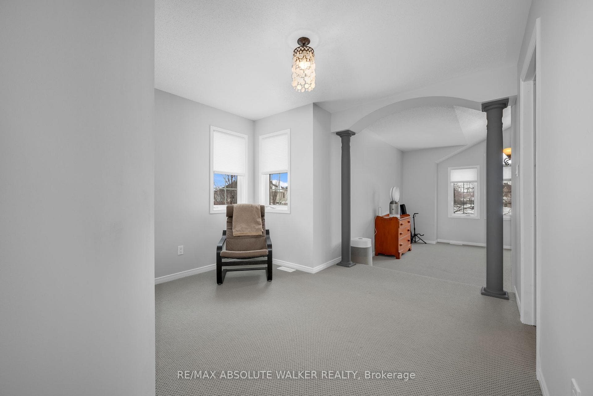 2351 Glandriel Crescent photo 25