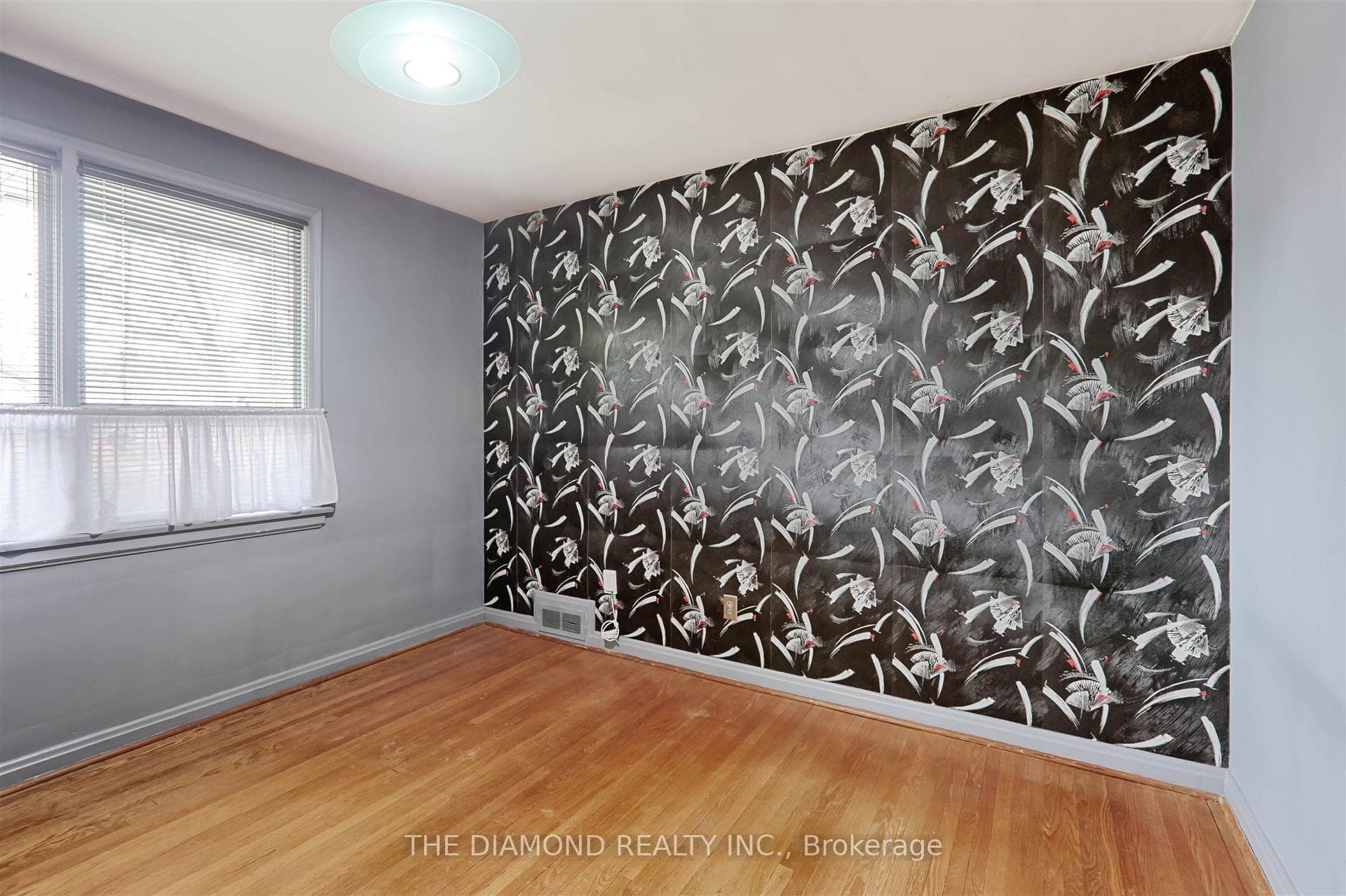 4670 Dundas Street photo 17