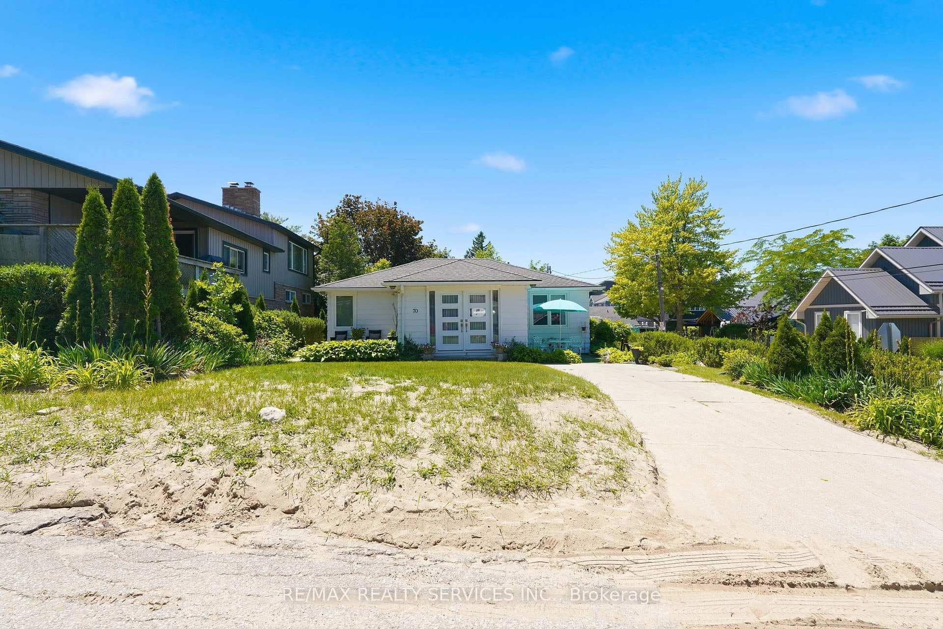 70 Oak Street photo 1