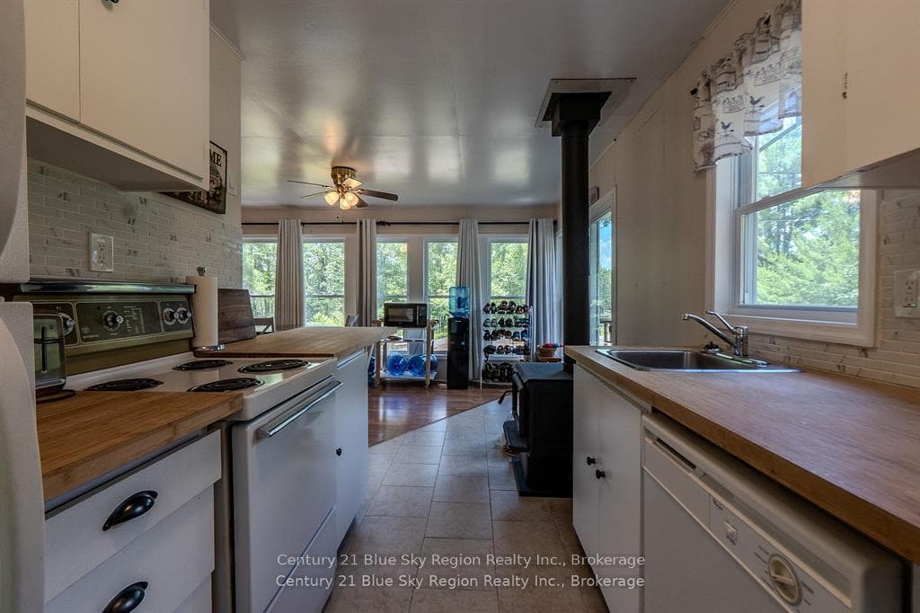285 C Ruston Road photo 14