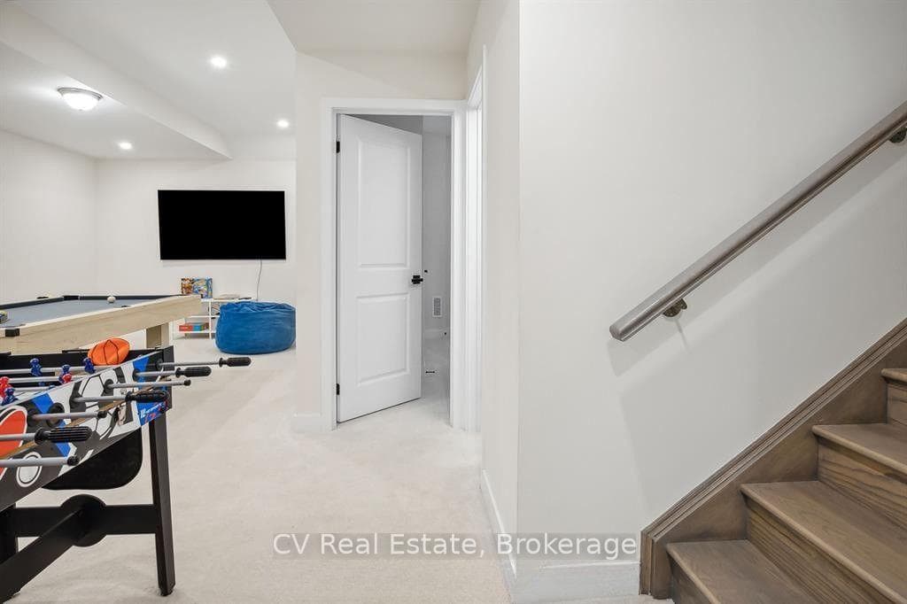 125 Stoneleigh Drive photo 34