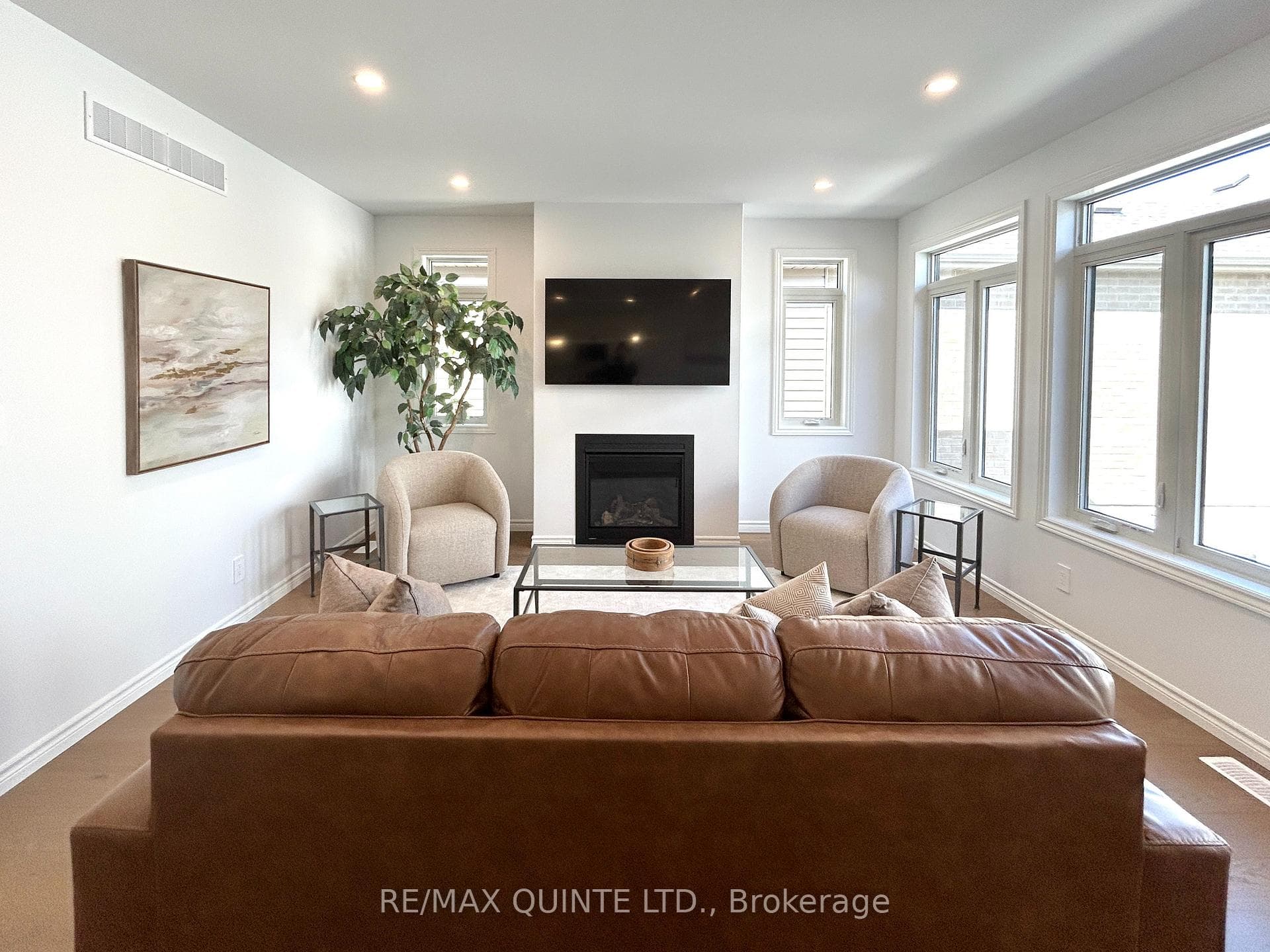 77 Athabaska Drive Unit A photo 8