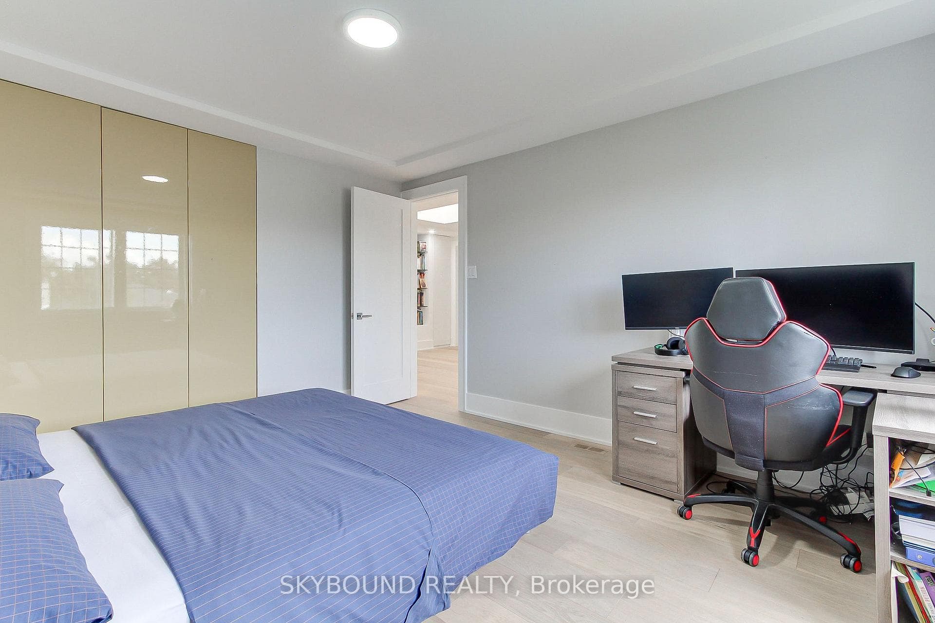 12 Queensborough Crescent photo 35