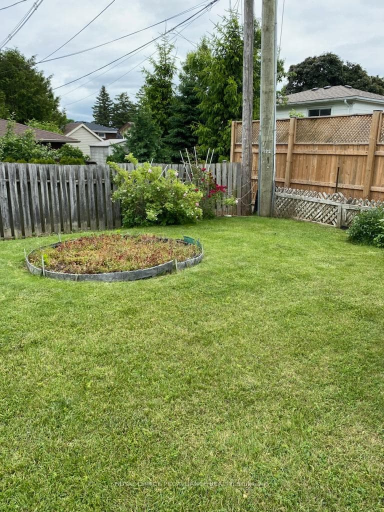 18 Hillside Crescent photo 24