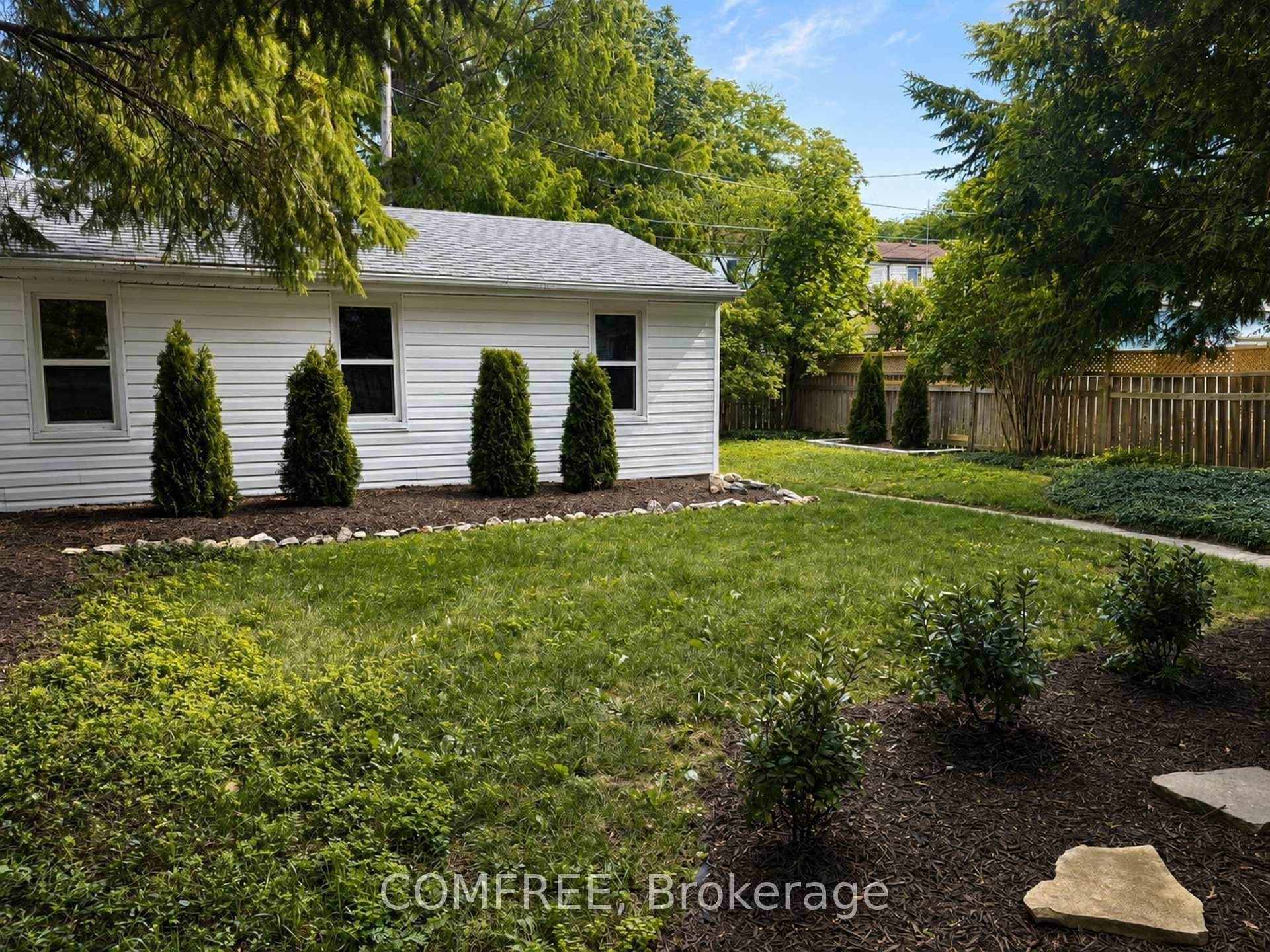 1815 Iroquois Street photo 19