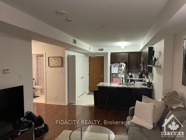 242 RIDEAU Street Unit 1004 photo 5
