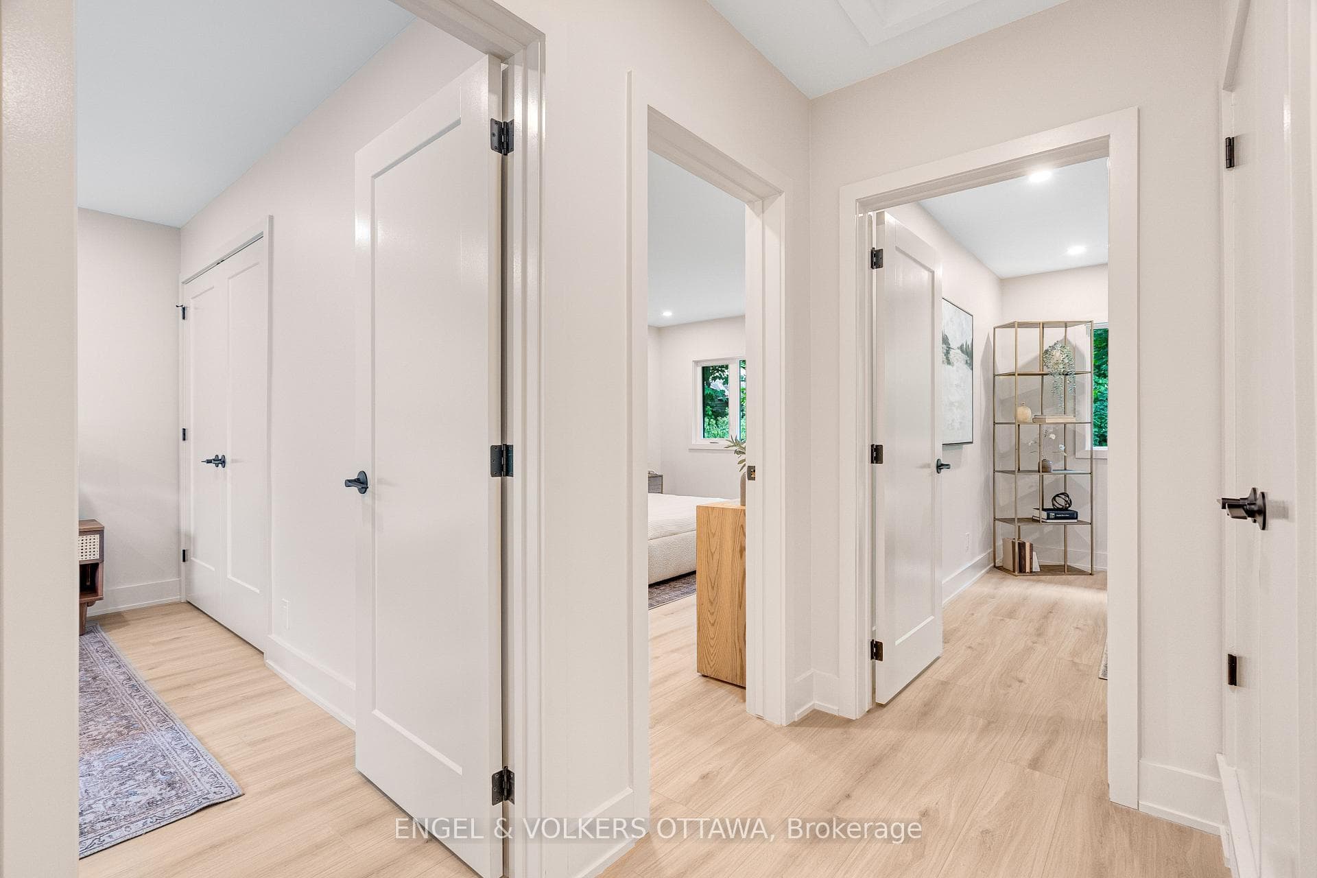 1 Amberly Place photo 28