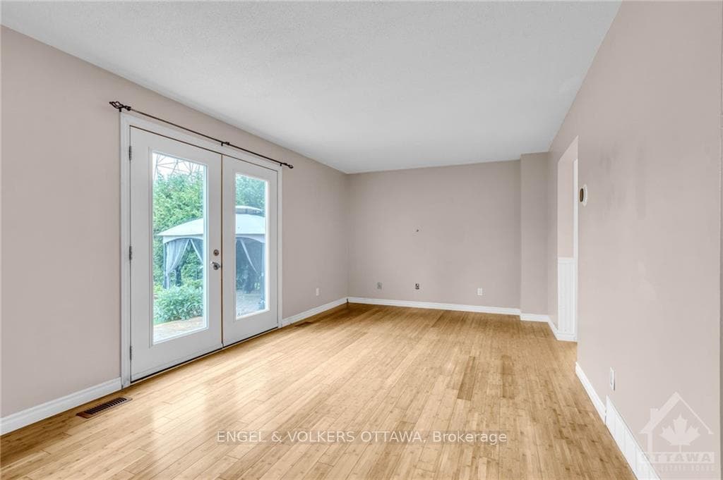 316 DALEHURST Drive photo 11