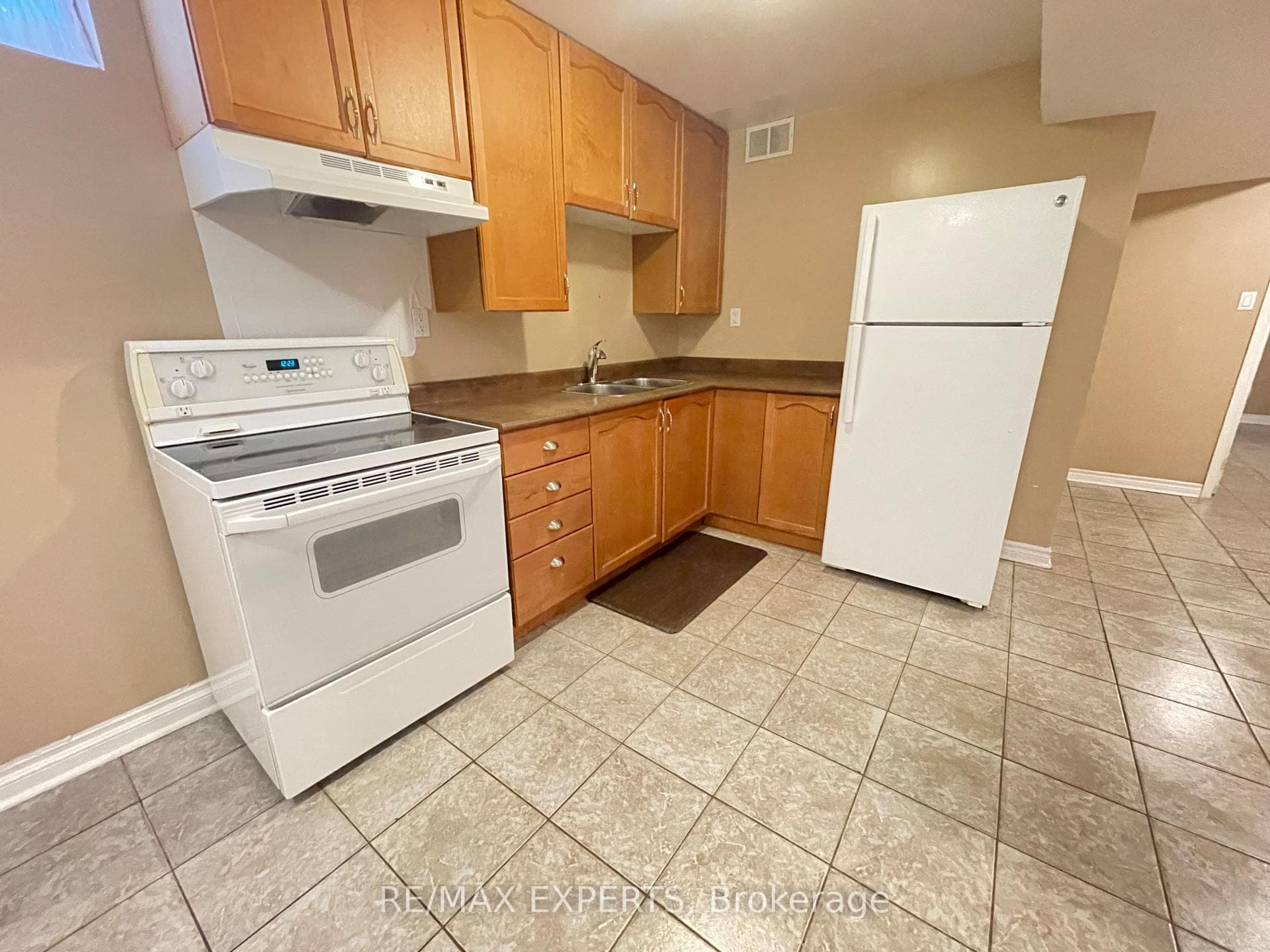 176 Kingsview Drive Unit BSMT photo 2