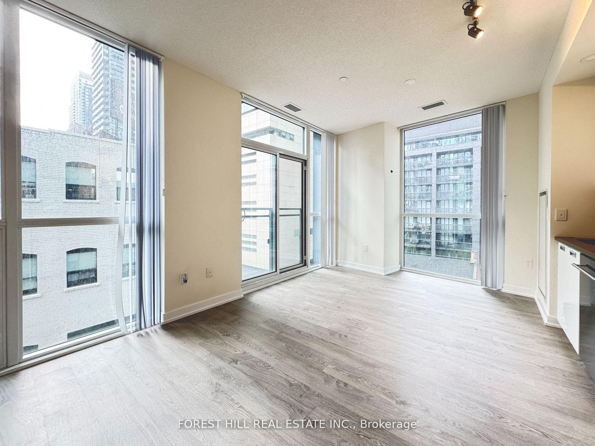 99 John Street Unit 402 photo 3