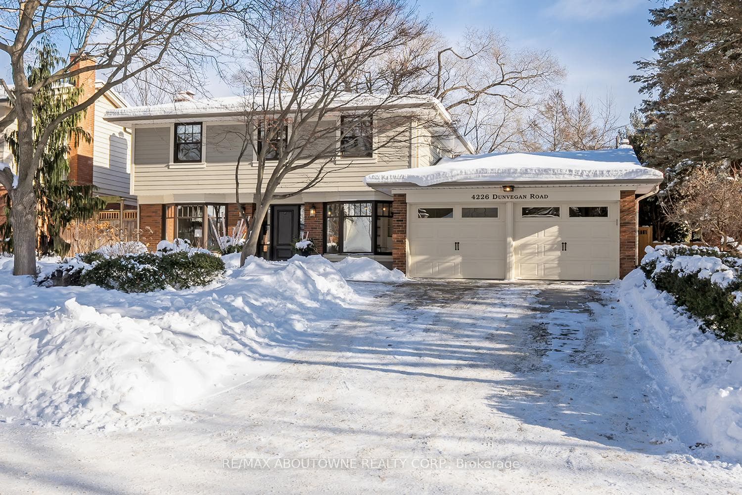 4226 Dunvegan Road photo 2