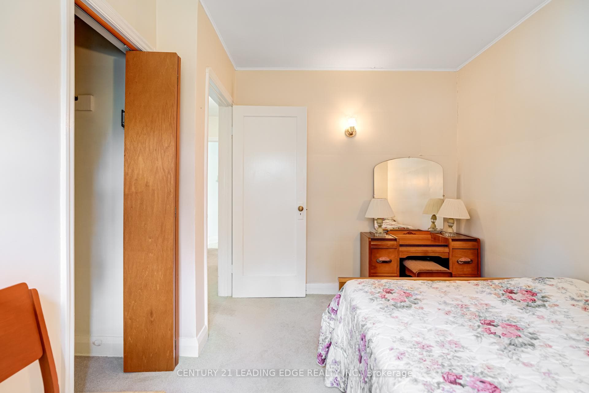136 Lasalle Avenue photo 20