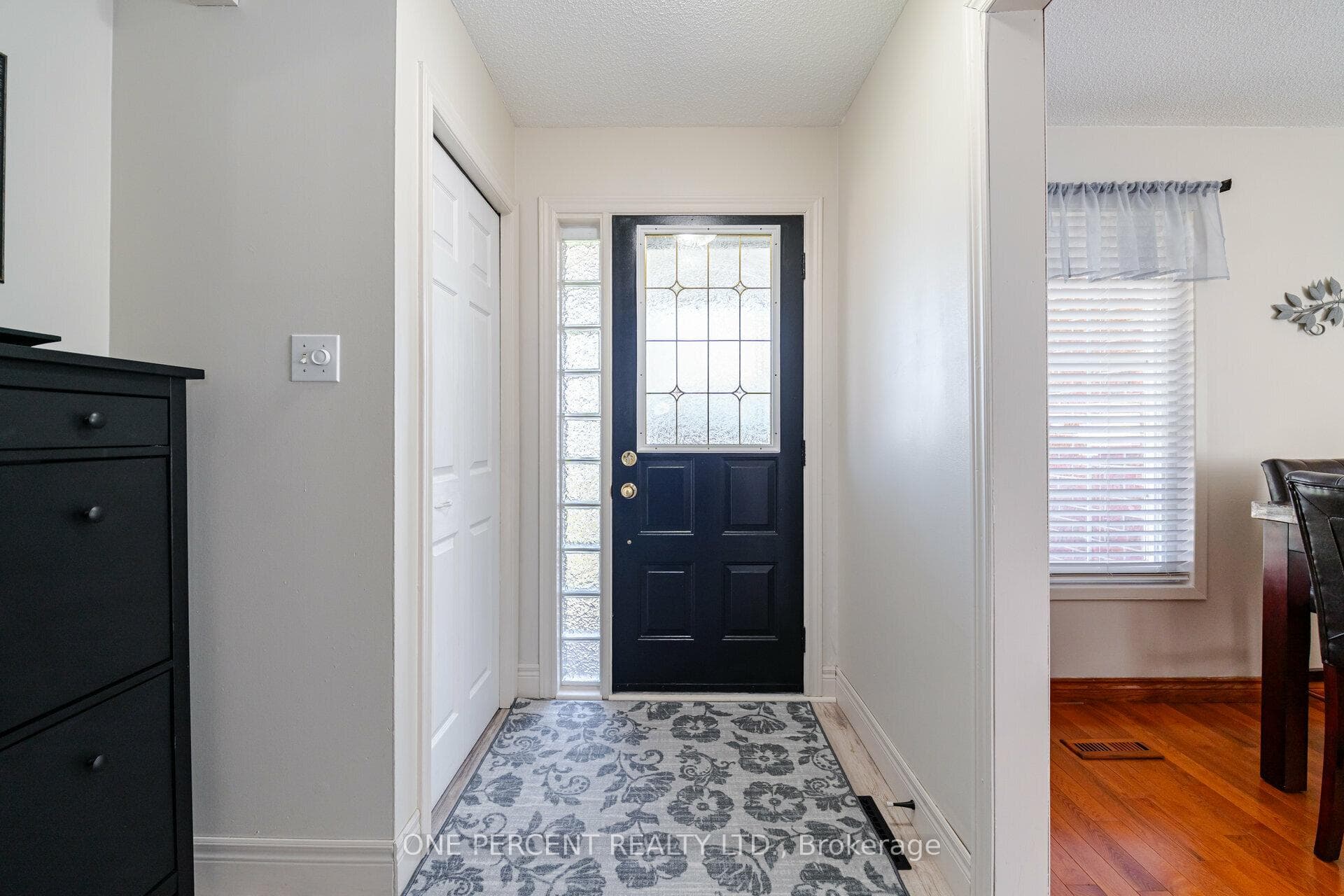150 Sunforest Drive photo 4