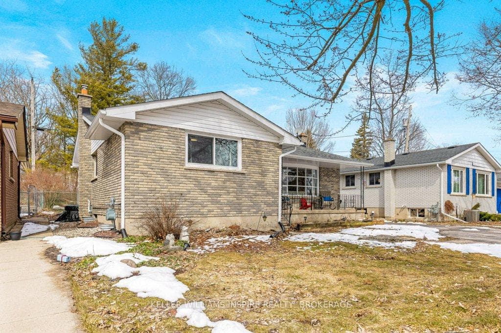 928 Mayfair Crescent photo 3