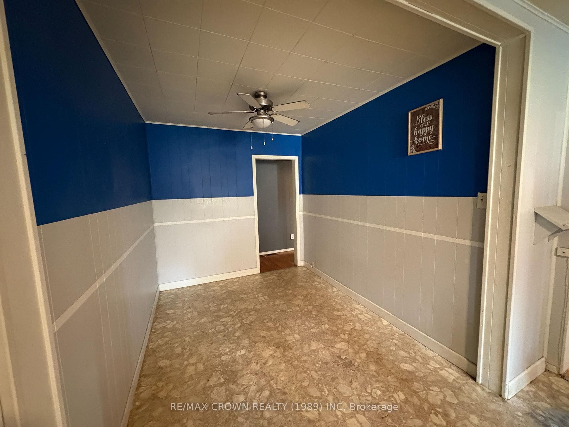 564 Maclean Drive photo 10
