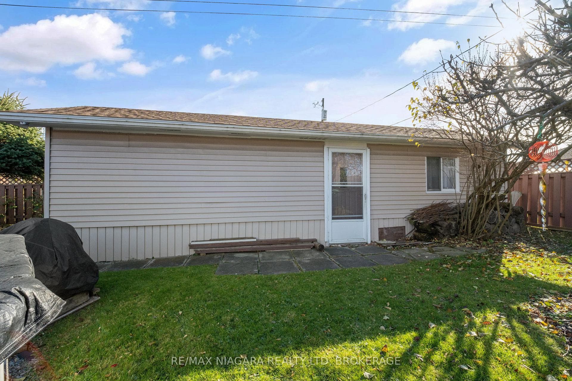 9 McPhail Crescent photo 32