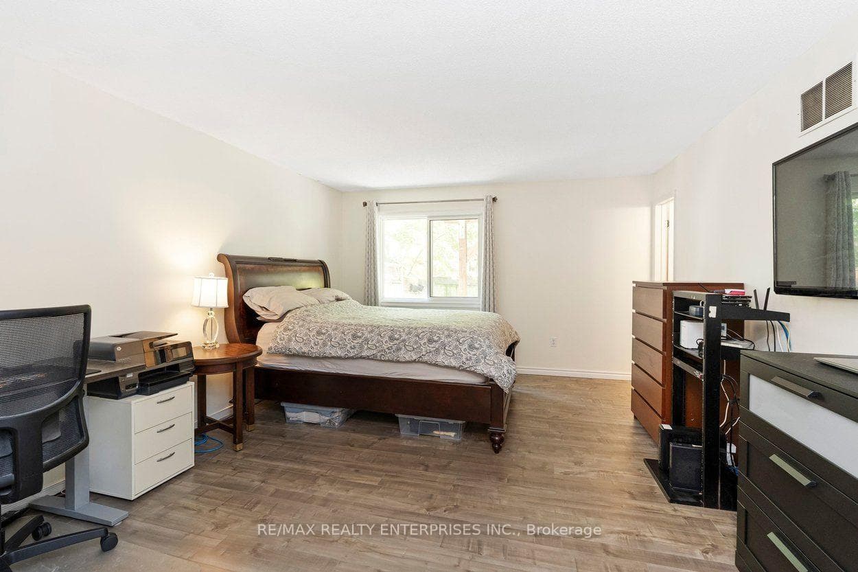 2055 Walkers Line Unit 117 photo 20