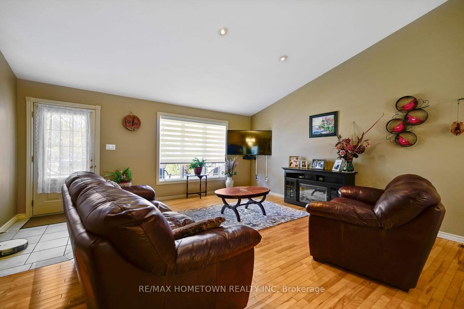 8121 Main Street photo 9