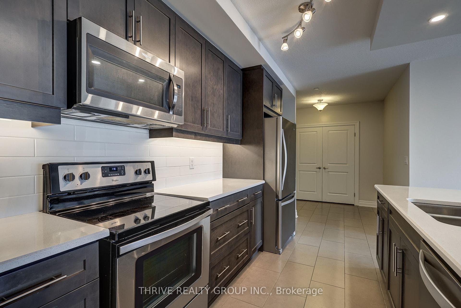 260 Villagewalk Boulevard Unit 707 photo 27