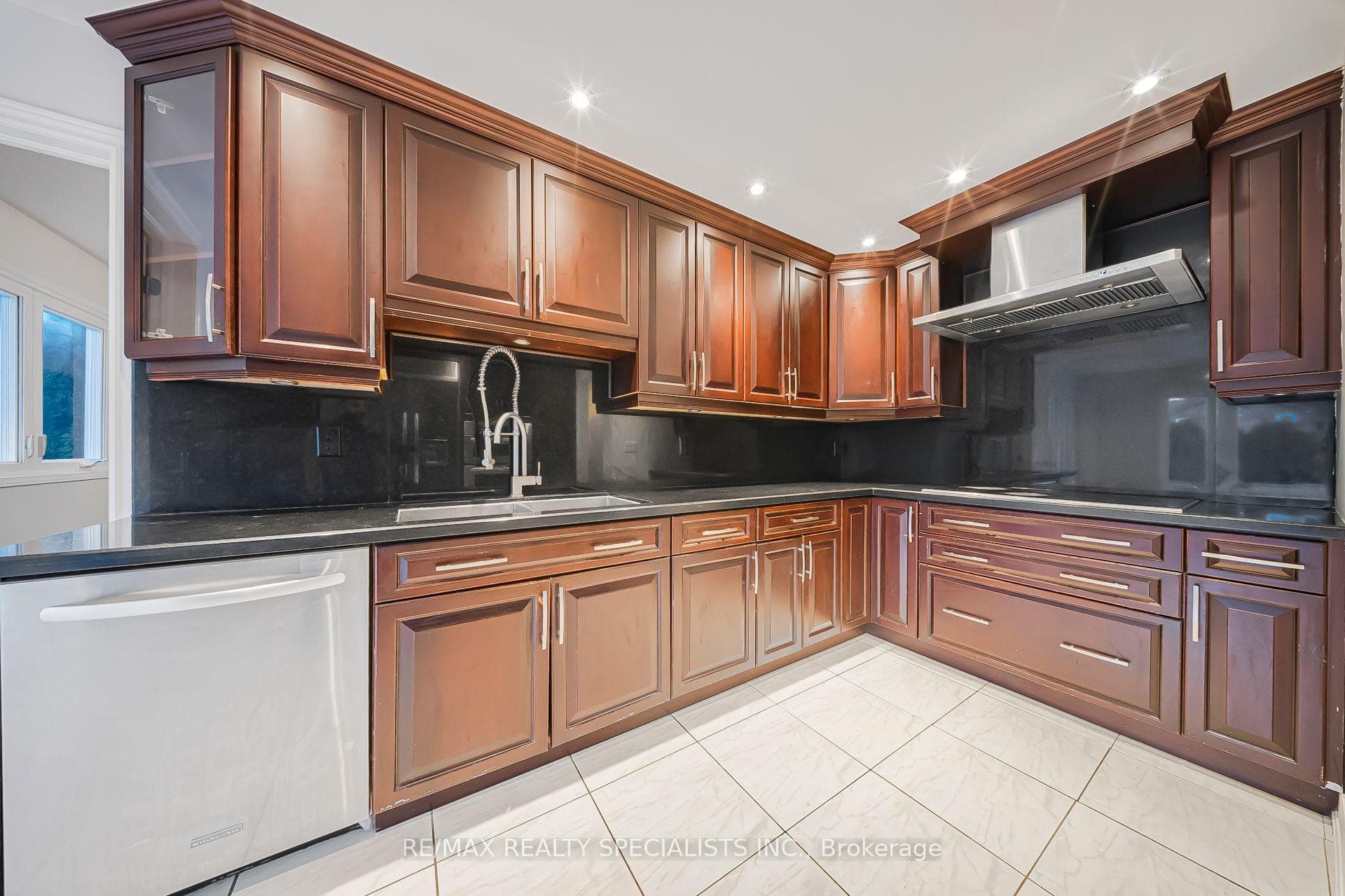 24 Whitmore Court photo 12