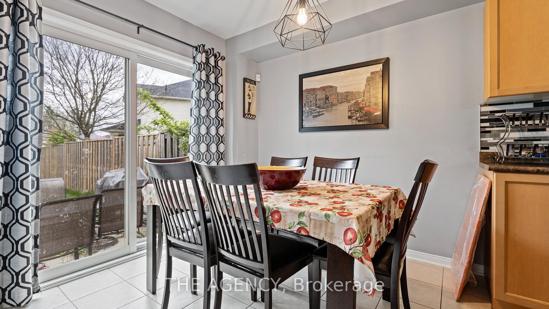 74 Duncan Avenue photo 16