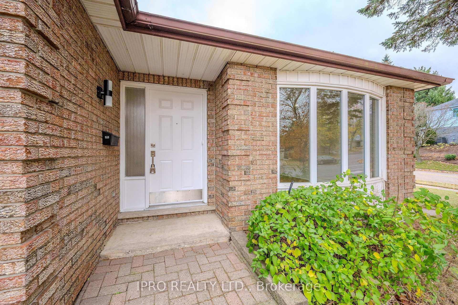 180 Westvale Drive photo 4