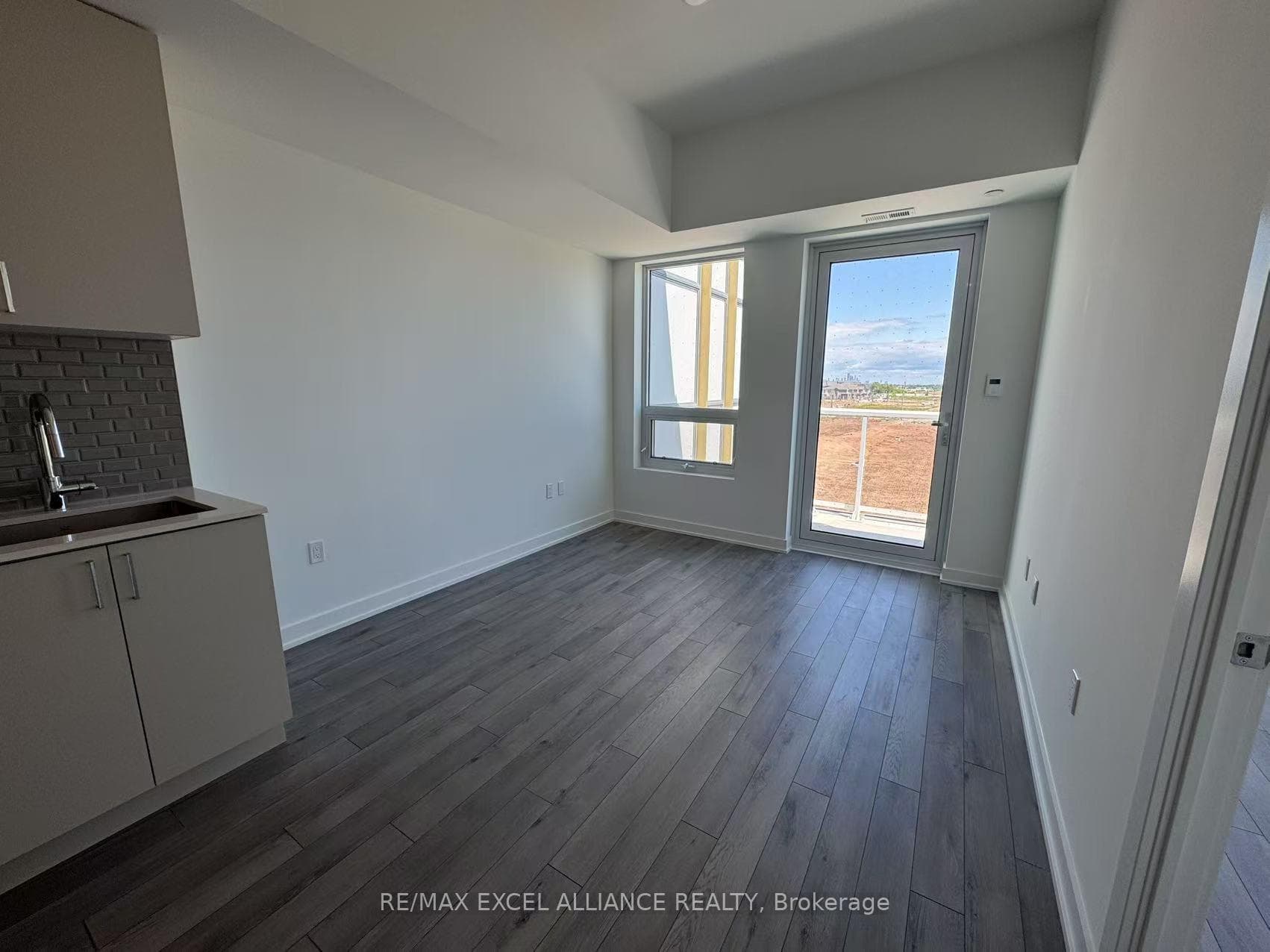 1005 Dundas Street Unit 536 photo 12