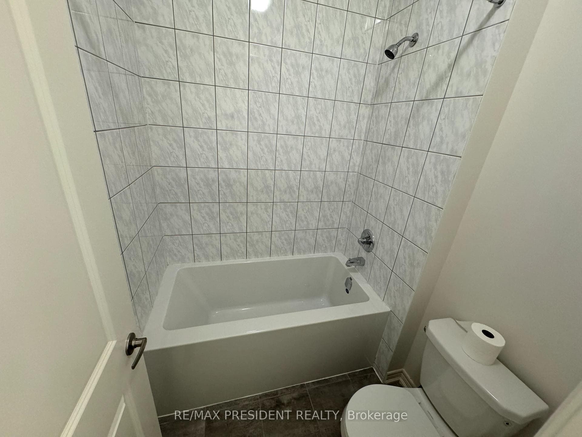 45 Gledhill Crescent photo 11