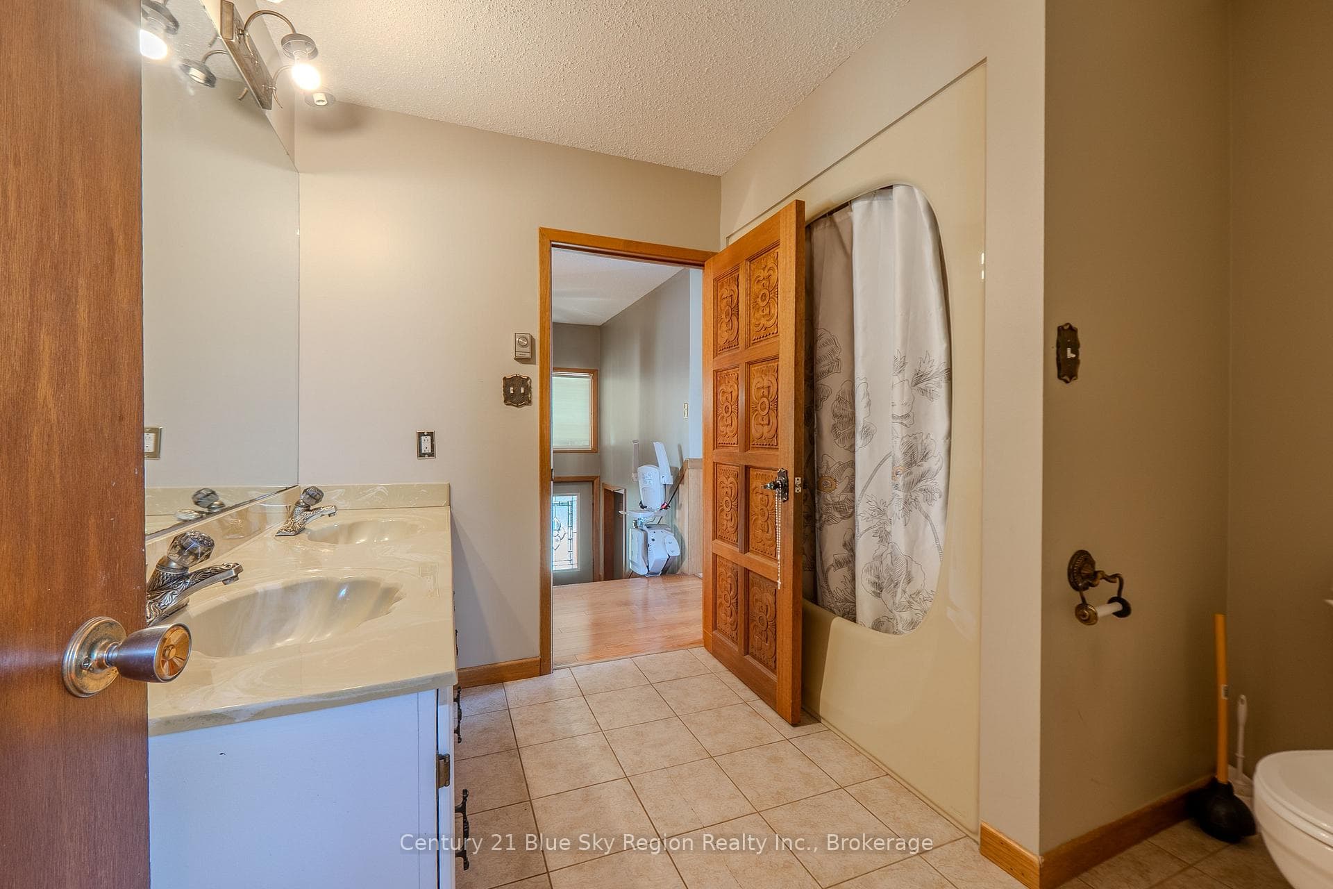 Main Floor Bathroom