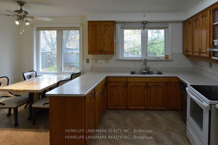 33 Hawksbury Drive photo 4