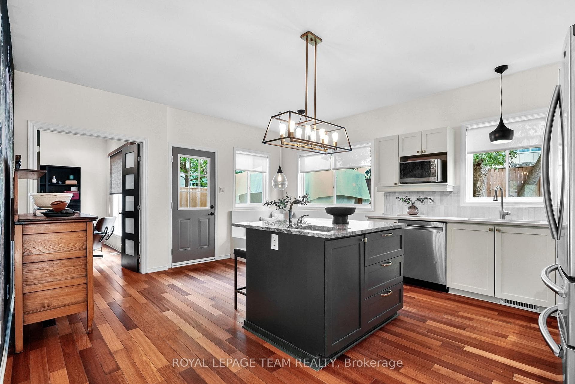 2122 Saunders Avenue photo 16