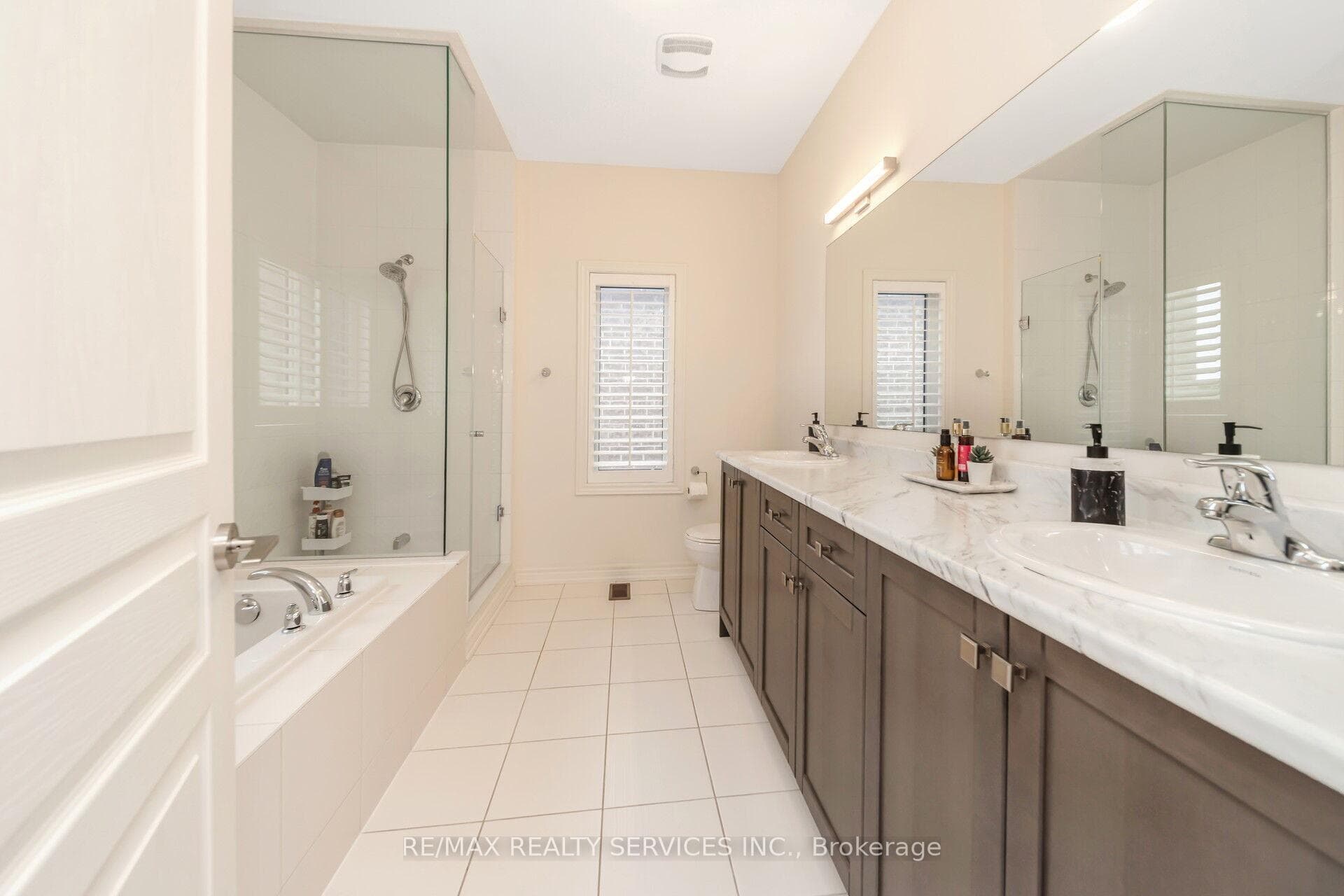 564 Mactier Drive photo 31