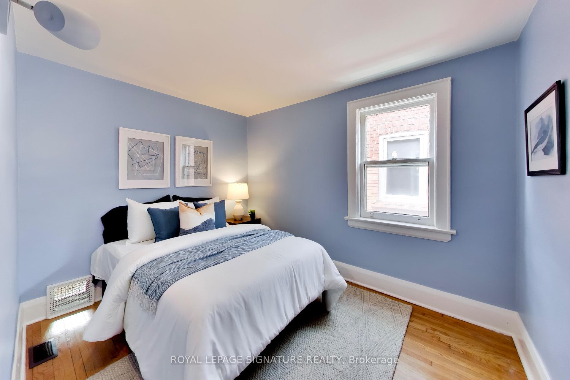 2102 Gerrard Street photo 12