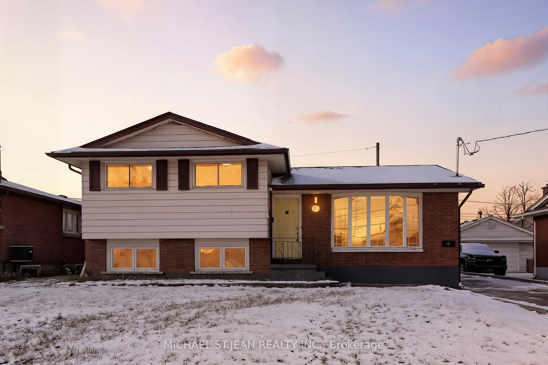 93 Wellington Street photo 1